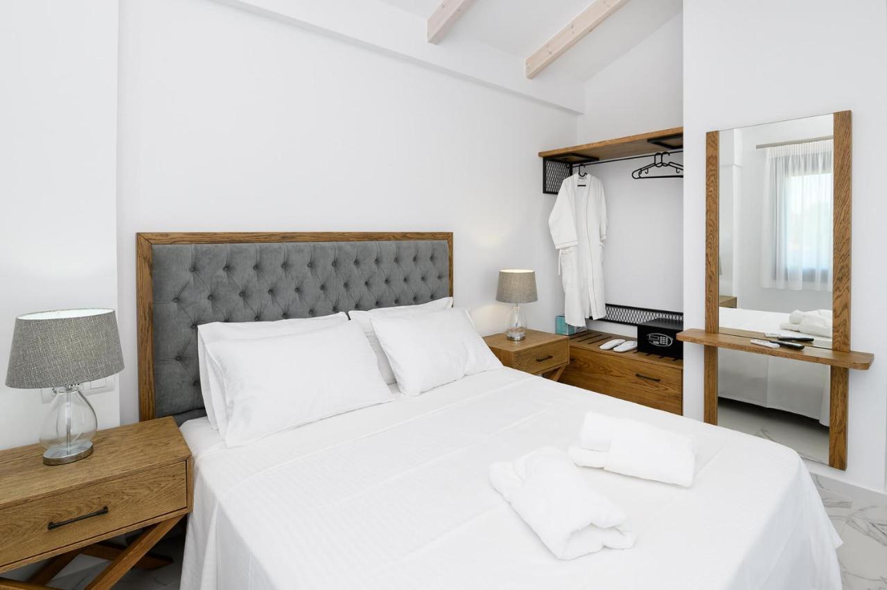 Momento Luxury Apartments Walking Distance From The Beach Nikiana Exterior photo